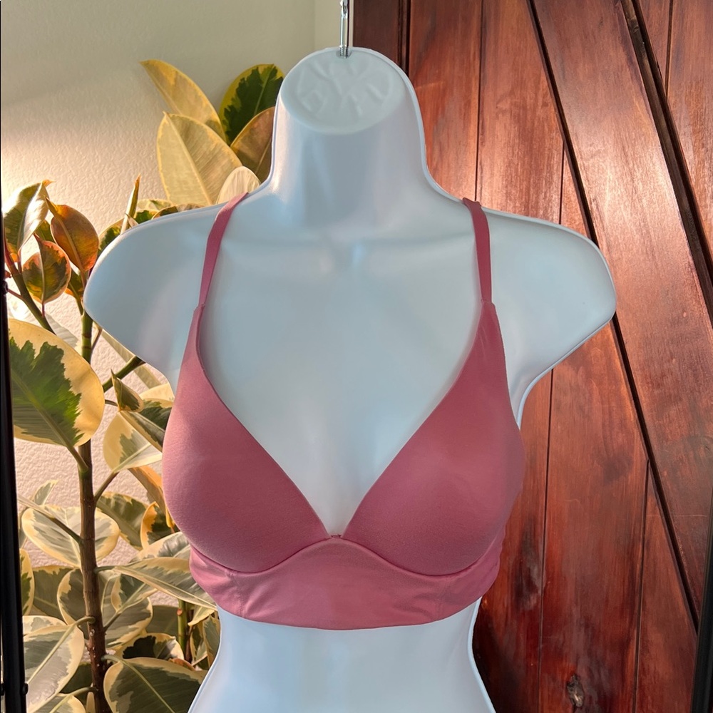 Lightly lined plunge bra